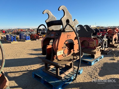 NPK C8C-C8100 33 in Q/C Excavator Plate Compactor