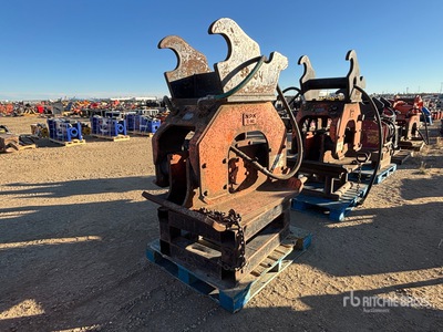 NPK C8C-C8100 33 in Q/C Excavator Plate Compactor
