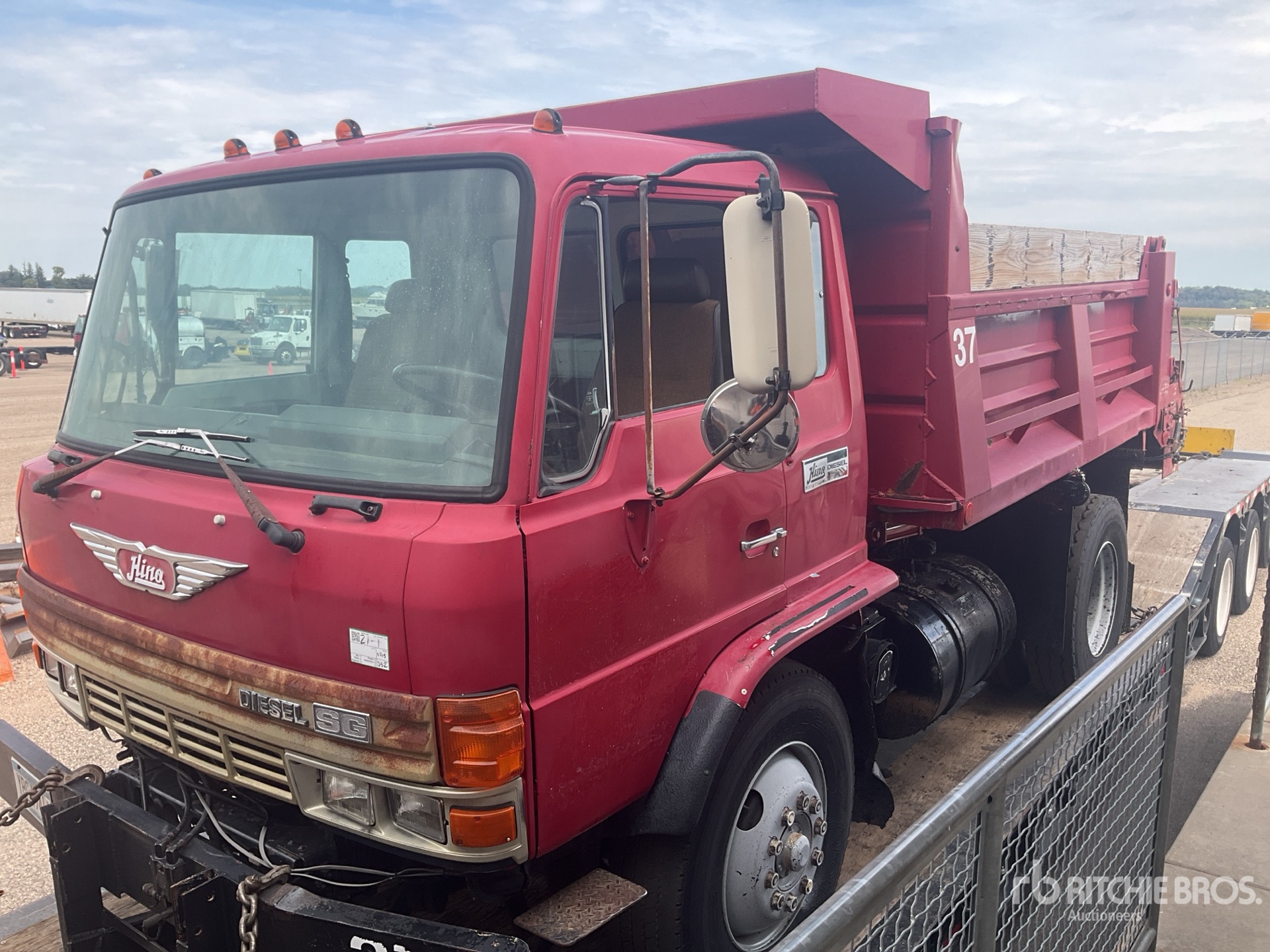 1990 Hino S/A Dump Truck