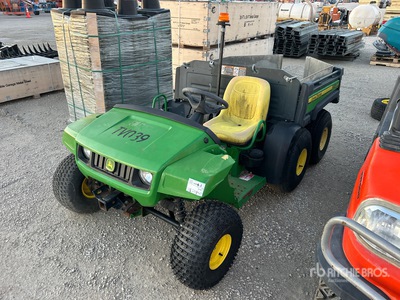 2015 John Deere Gator 6x4 مركبة متعددة الأغراض (Inoperable)