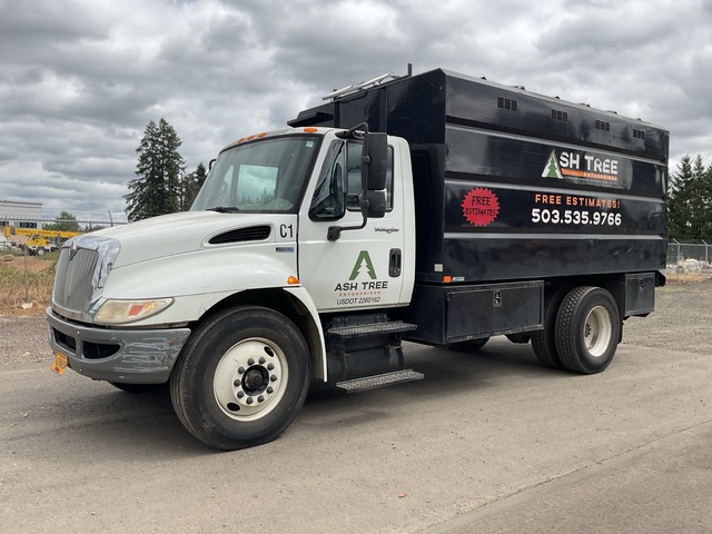 2013 International 4300 4x2 Chipper Truck