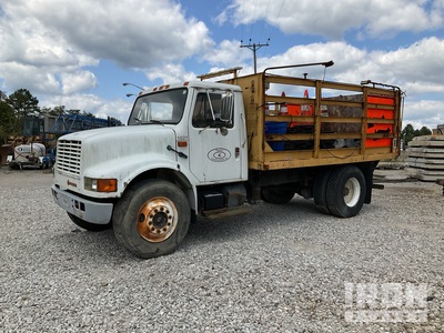1990 International 4600 4x2 Flatbed Truck