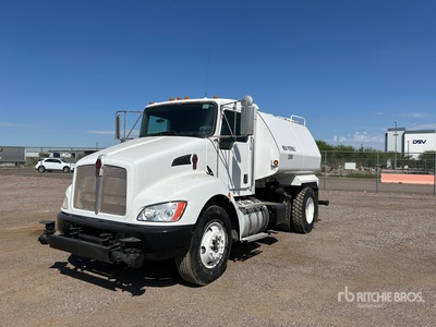 2014 Kenworth T300 2000 gal 4x2 Water Truck
