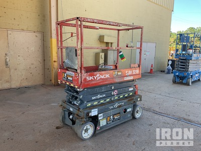2017 Skyjack 3219 Electric Scissor Lift