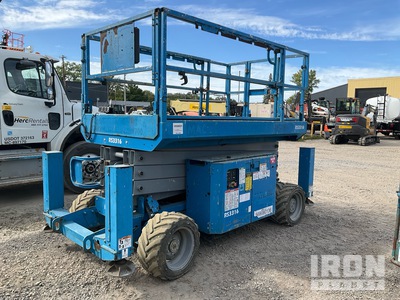 2013 Genie GS3369RT 4x4 Dual Fuel Elevador de tijera