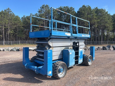 2002 Genie GS-5390RT 4x4 Dual Fuel Elevador de tijera