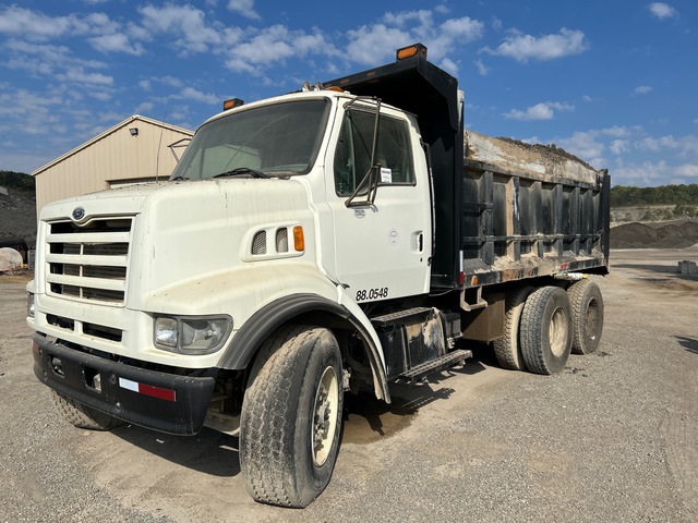 1998 Ford LT9501 6x4 T/A Dump Truck (Inoperable) 1998 Ford LT9501 6x4 T/A Dump Truck (Inoperable)