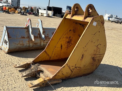 32 in Digging Excavator Bucket