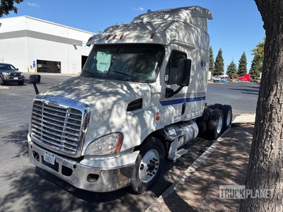 2017 Freightliner Cascadia 6x4 Sleeper T/A Sleeper Truck Tractor (Inoperable)
