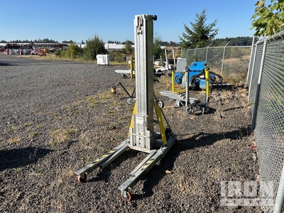 Sumner 2118 Material Hoist