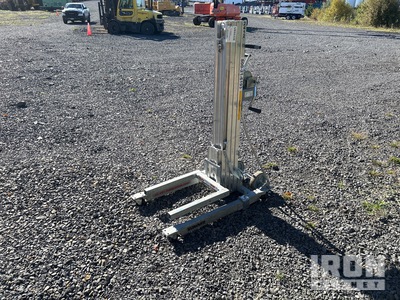 Sumner 2412 Material Hoist