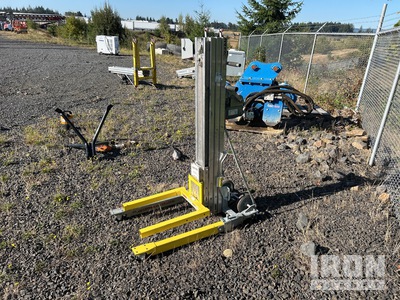 Sumner 2412 Material Hoist