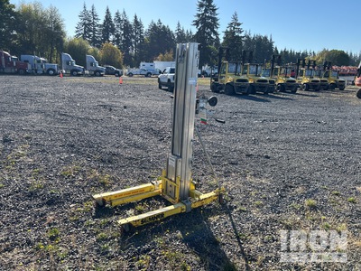 Sumner 2010 Material Hoist