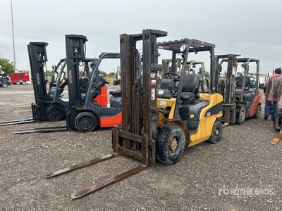 2014 Cat P5000 5000 lb Pneumatic Tire Gabelstapler