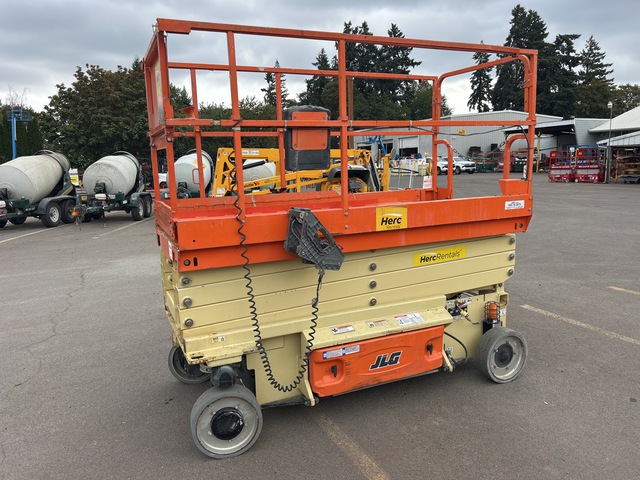 2017 JLG 3246ES