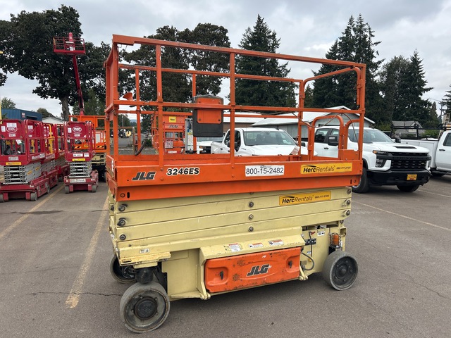 2017 JLG 3246ES