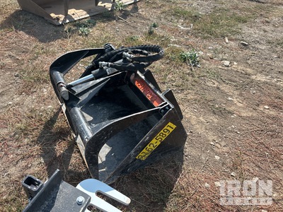 Cratos  30 in General Purpose Skid Steer Grapple Bucket