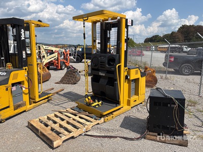 2011 Yale OS030ECN24TE089 3000 lb Chariot à poste de conduite élevable