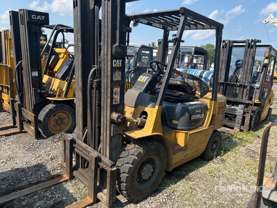 2000 Cat GP25K 5000 lb Pneumatic Tire Forklift
