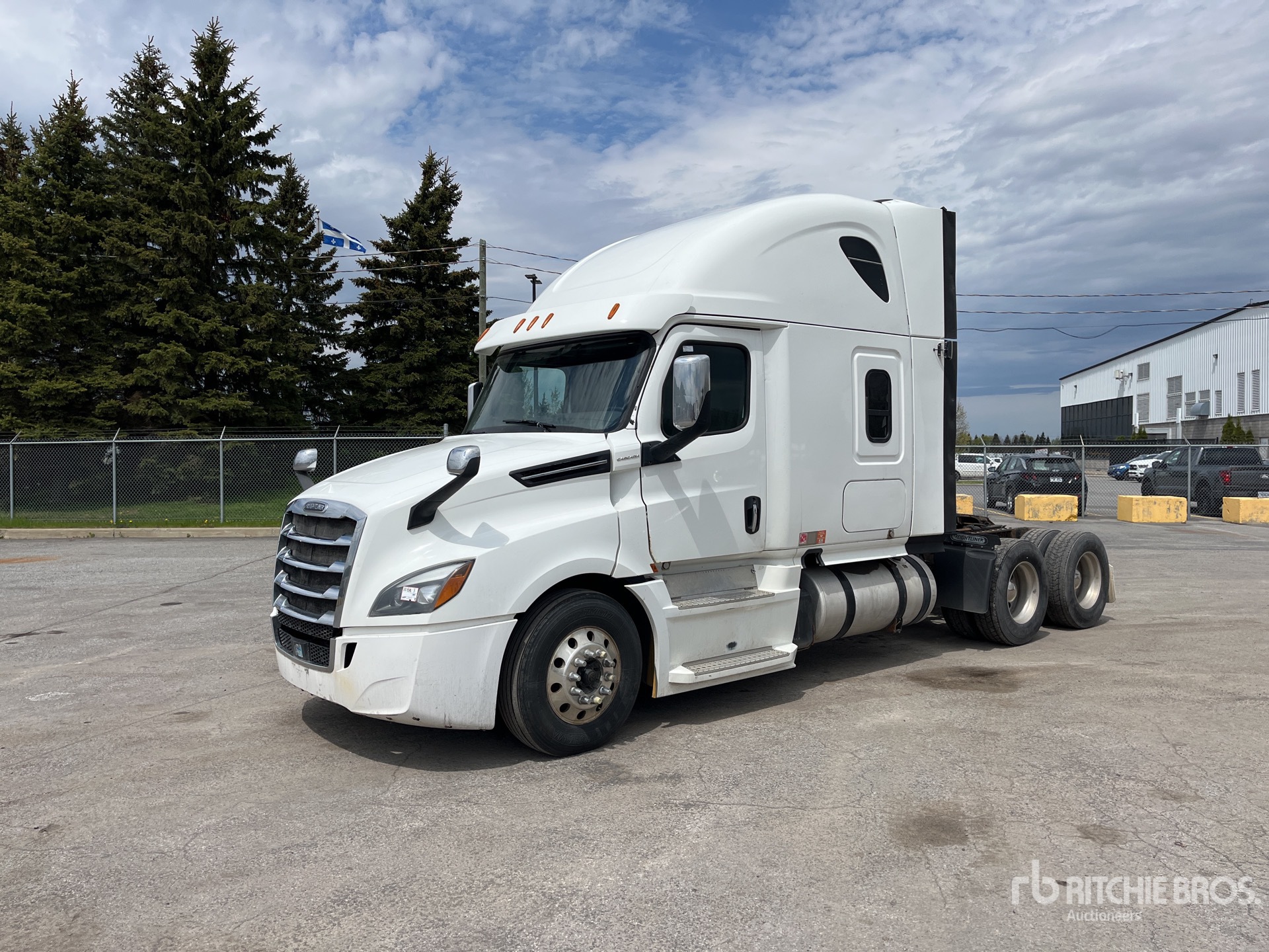 2018 Freightliner Cascadia 126 6x4 T/A Sleeper Truck Tractor
