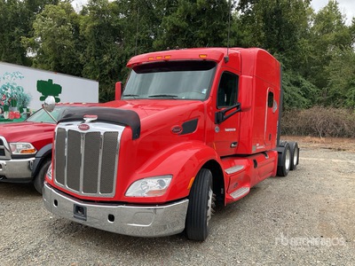 2018 Peterbilt 579 6x4 3- Achs Sattelzugmaschine mit Schlafkabine (Inoperable)