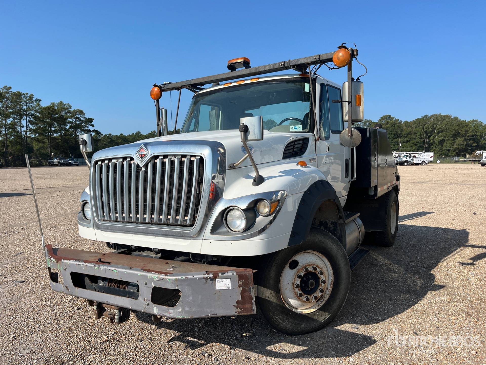 2013 International 7600 Camión (Inoperable)