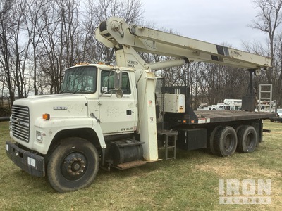National 8000 42000 lb Straight Boom on 1995 Ford LNT8000 6x4 Boom Truck