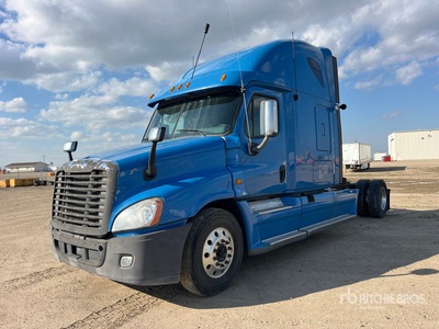 2013 Freightliner Cascadia 113 4x2 Ciągnik siodłowy S/A z kabiną sypialną