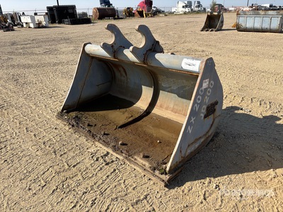 SEC 72 in Q/C Cleanup Excavator Bucket