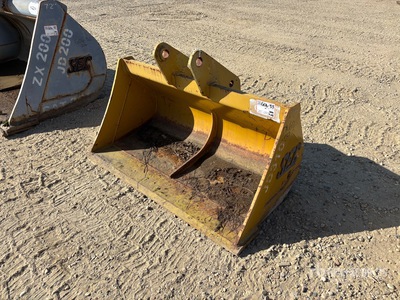 SEC 50 in Cleanup Excavator Bucket