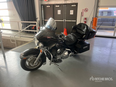 2001 Harley-Davidson FLHTC Electra Glide Classic Motocykl typu cruiser