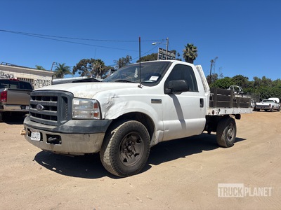2006 Ford F-250 XL 4x2 Flatbed Truck