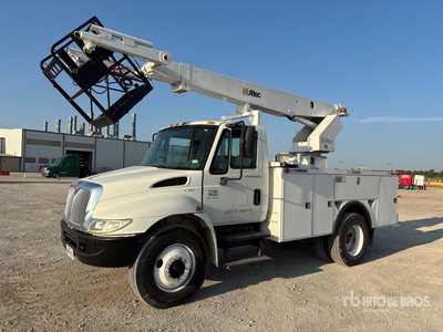 Altec AP40 33 ft on 2005 International 4300 4x2 Bucket Truck