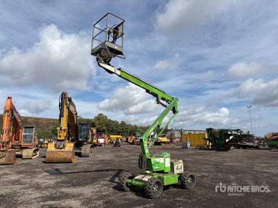 2014 Nifty-Lift HR12D 4WD Hybrid Articulating Boom Lift