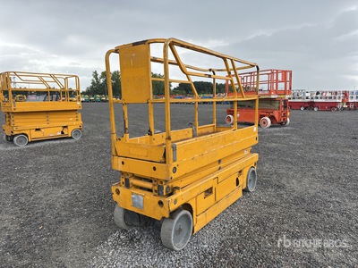 2017 Haulotte COMPACT 8 Electric Piattaforma aerea verticale
