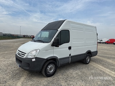 Iveco Daily 29L12 Furgoneta caja cerrada