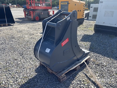 Strickland 24 in Excavator Bucket - Fits Hitachi ZX210