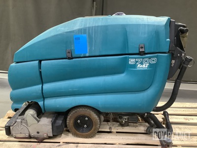 Tennant 5700 Floor Scrubber