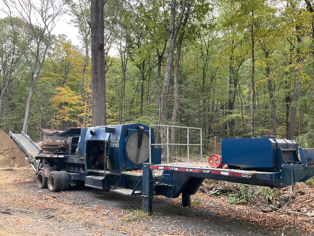 2013 Duratech 3010 T/A Tub Grinder 2013 Duratech 3010 T/A Tub Grinder