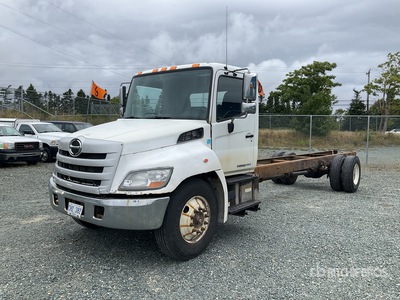 2016 Hino 338 4x2 Autocarro cabina e telaio