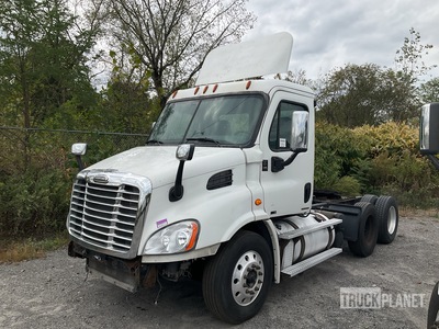 2012 Freightliner Cascadia 113 6x4 T/A Day Cab Truck Tractor