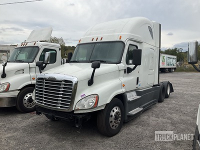 2015 Freightliner Cascadia 125 6x4 T/A Sleeper Truck Tractor (Inoperable)