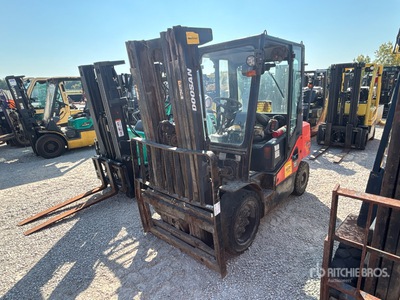 Doosan D30S-7 5450 lb Pneumatic Tire Forklift