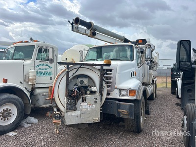 Vactor 2100 Series on 2004 Sterling L9500 6x4 Ciężarówka z koparką próżniową (Inoperable)