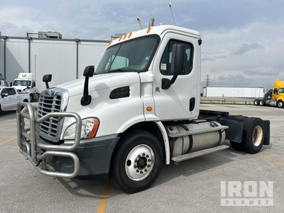 2013 Freightliner Cascadia 113 4x2 Day Cab Truck Tractor