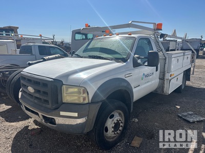 2005 Ford F-450 XL 4x2 Flatbed Truck