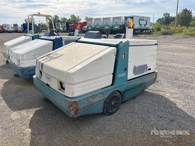 Tennant 385 Ride-On Floor Sweeper (Inoperable)