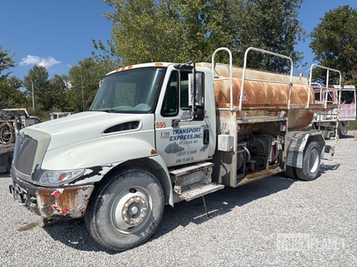 2003 International 4300 5000 gal 4x2 Cysterna samochodowa