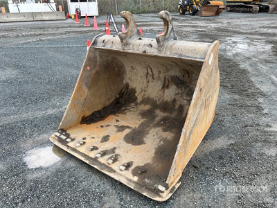 60 in Q/C Cleanup Excavator Bucket - Fits 245