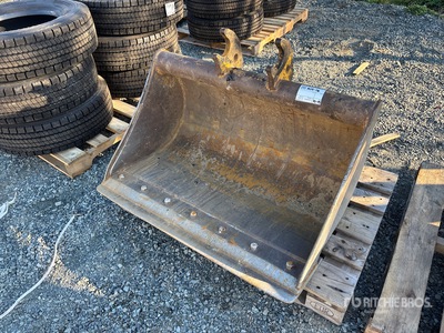 40 in Cleanup Excavator Bucket - Fits Kubota 50